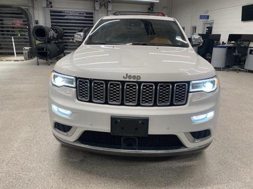 2020 Jeep Grand Cherokee Summit