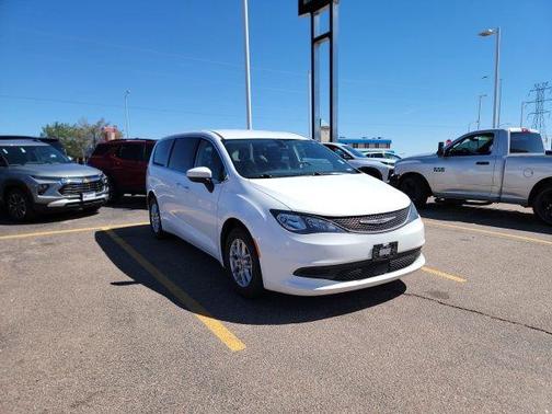 2022 Chrysler Voyager LX