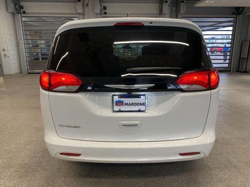 2022 Chrysler Voyager LX