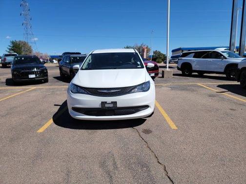 2022 Chrysler Voyager LX