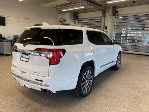 2022 GMC Acadia Denali