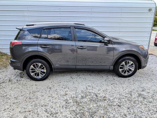 2017 Toyota RAV4 Hybrid XLE