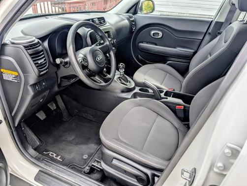 Clear White 2016 Kia Soul Base