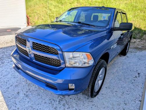 Brilliant Black Crystal Pearlcoat 2016 RAM 1500 Tradesman/Express
