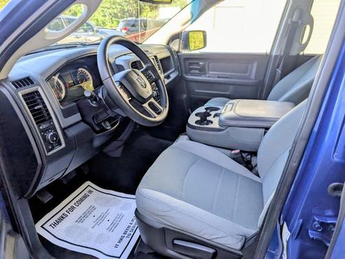 Brilliant Black Crystal Pearlcoat 2016 RAM 1500 Tradesman/Express