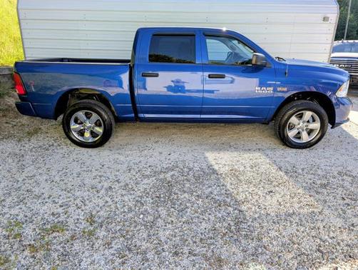 Brilliant Black Crystal Pearlcoat 2016 RAM 1500 Tradesman/Express