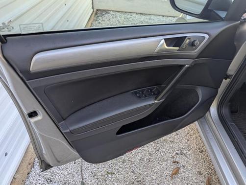 2015 Volkswagen Golf SportWagen TDI S 4-Door