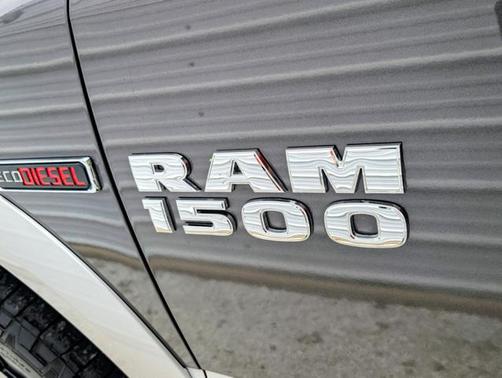 Granite Crystal Metallic Clearcoat 2018 RAM 1500 Laramie