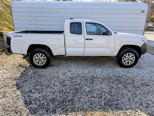 2022 Toyota Tacoma SR