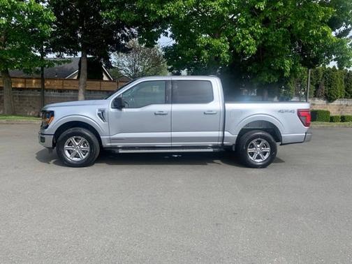 ICONIC SILVER METALLIC 2024 Ford F-150 XLT
