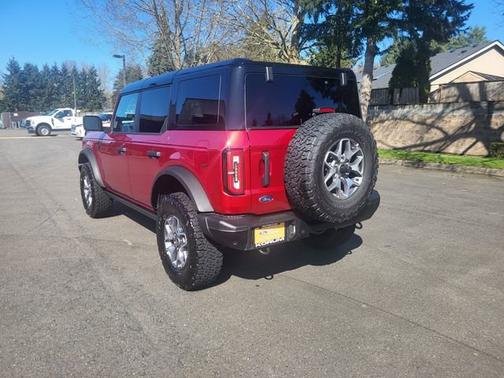 RUBY RED MET TNTD CLEARCOAT 2025 Ford Bronco BADLANDS