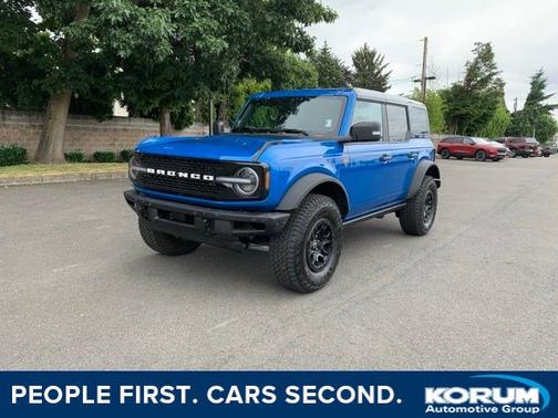 VELOCITY BLUE METALLIC 2025 Ford Bronco BADLANDS