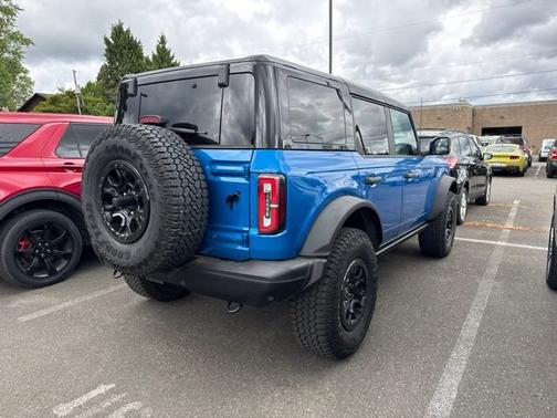 VELOCITY BLUE METALLIC 2025 Ford Bronco BADLANDS