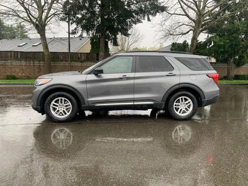 CARBONIZED GRAY METALLIC 2025 Ford Explorer ACTIVE