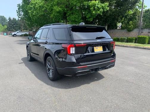 AGATE BLACK METALLIC 2025 Ford Explorer ST-LINE