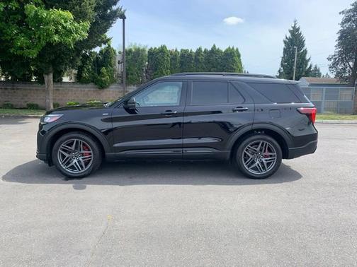 AGATE BLACK METALLIC 2025 Ford Explorer ST-LINE