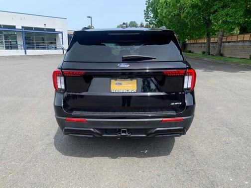 AGATE BLACK METALLIC 2025 Ford Explorer ST-LINE