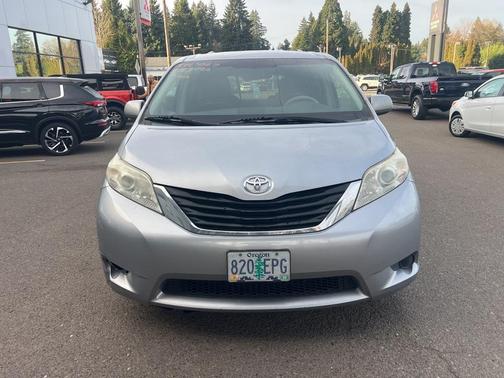 2011 Toyota Sienna LE