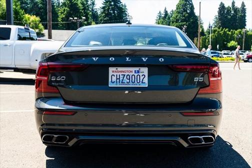 2022 Volvo S60 T5 Momentum