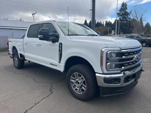 Oxford White 2024 Ford F-250 Lariat
