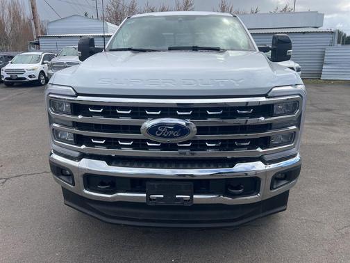 Oxford White 2024 Ford F-250 Lariat