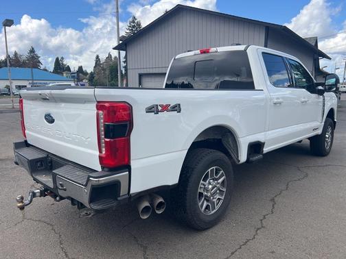Oxford White 2024 Ford F-250 Lariat