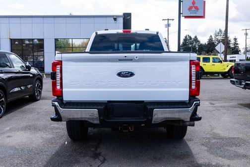 Oxford White 2024 Ford F-250 Lariat