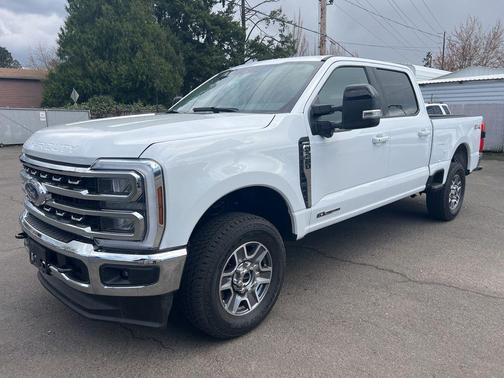 Oxford White 2024 Ford F-250 Lariat