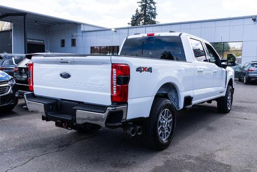 Oxford White 2024 Ford F-250 Lariat