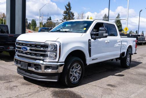 Oxford White 2024 Ford F-250 Lariat