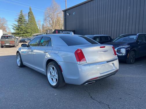 2019 Chrysler 300 Touring