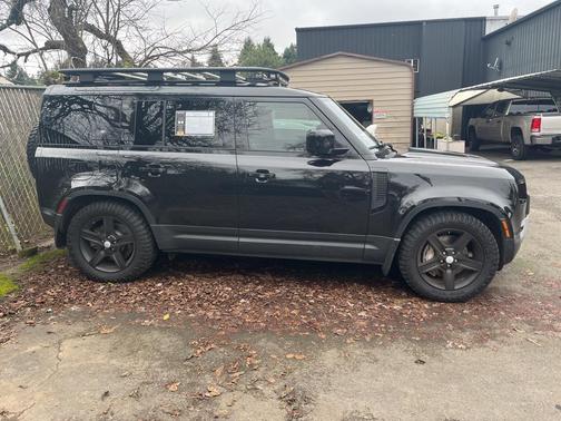 2020 Land Rover Defender 110 SE
