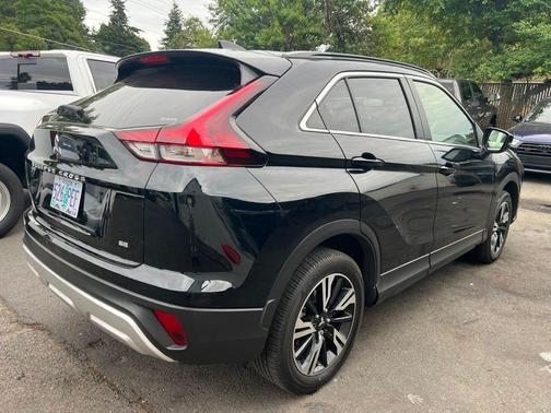Labrador Black Pearl 2024 Mitsubishi Eclipse Cross SE