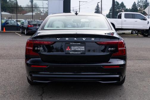 2024 Volvo S60 B5 Core Dark Theme