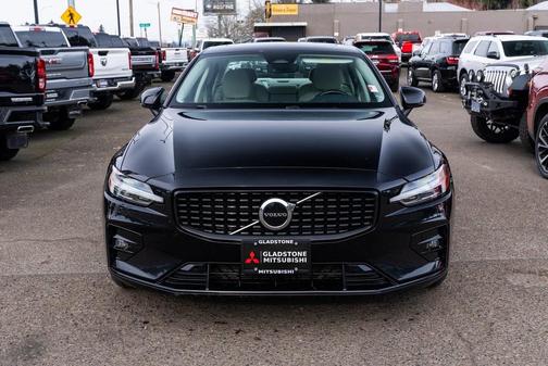 2024 Volvo S60 B5 Core Dark Theme