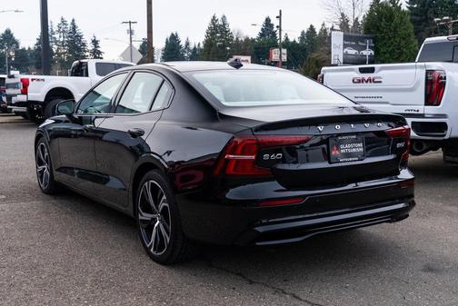 2024 Volvo S60 B5 Core Dark Theme