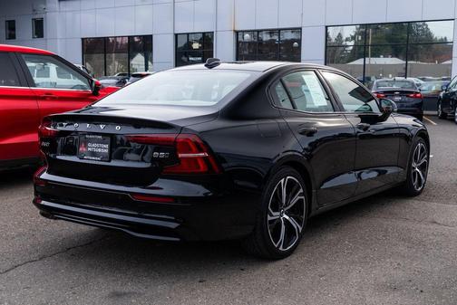 2024 Volvo S60 B5 Core Dark Theme