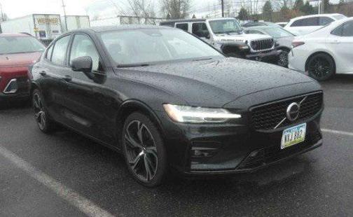 2024 Volvo S60 B5 Core Dark Theme