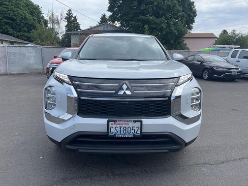 White Diamond 2025 Mitsubishi Outlander ES S-AWC