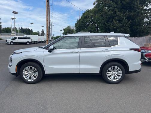 White Diamond 2025 Mitsubishi Outlander ES S-AWC