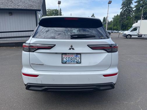 White Diamond 2025 Mitsubishi Outlander ES S-AWC