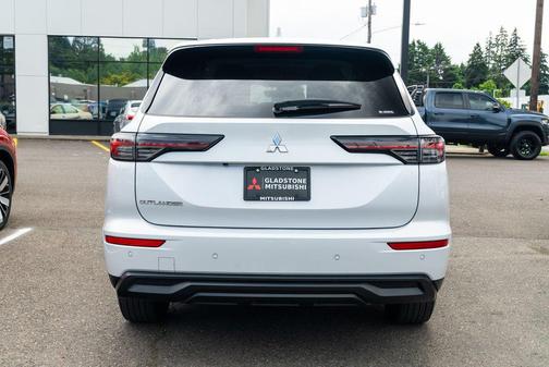 White Diamond 2025 Mitsubishi Outlander ES S-AWC