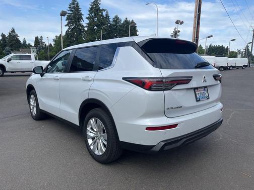 White Diamond 2025 Mitsubishi Outlander ES S-AWC