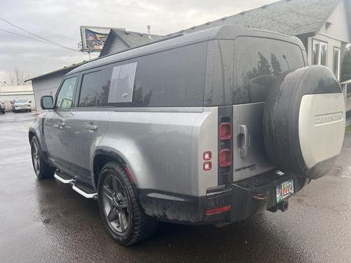 2023 Land Rover Defender 130 X-Dynamic SE