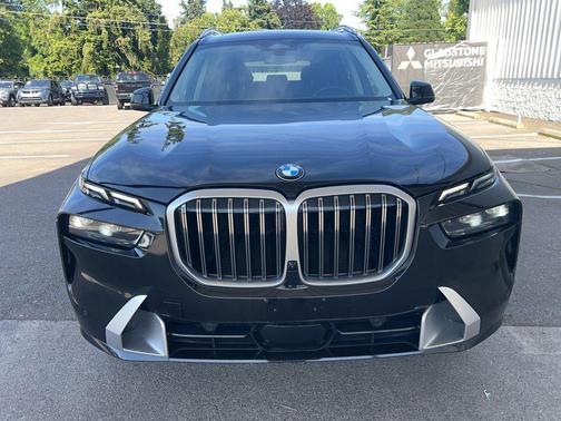 Black Sapphire Metallic 2023 BMW X7 xDrive40i
