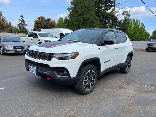 Bright White Clearcoat 2025 Jeep Compass Trailhawk