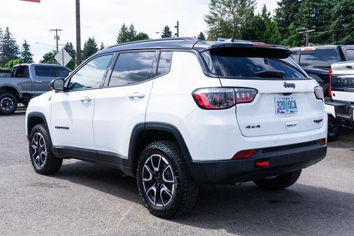 Bright White Clearcoat 2025 Jeep Compass Trailhawk