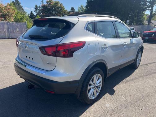 Brilliant Silver Metallic 2019 Nissan Rogue Sport SV