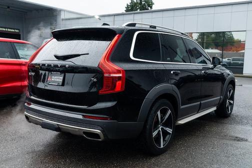 2016 Volvo XC90 T6 Momentum
