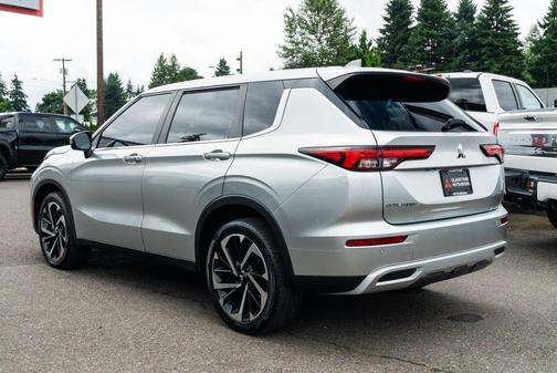Alloy Silver Metallic 2022 Mitsubishi Outlander SE